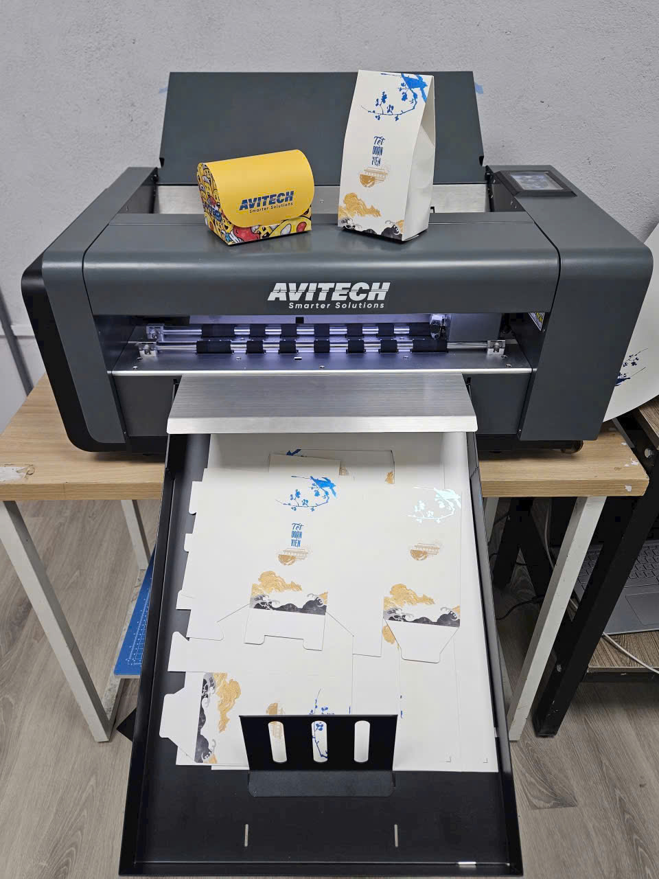 Máy bế kỹ thuật số Avitech A370 PLUS ( bế demi + cắt đứt + cấn)